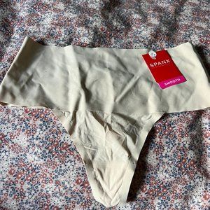 Spanx NWT smoothing thong, never been worn